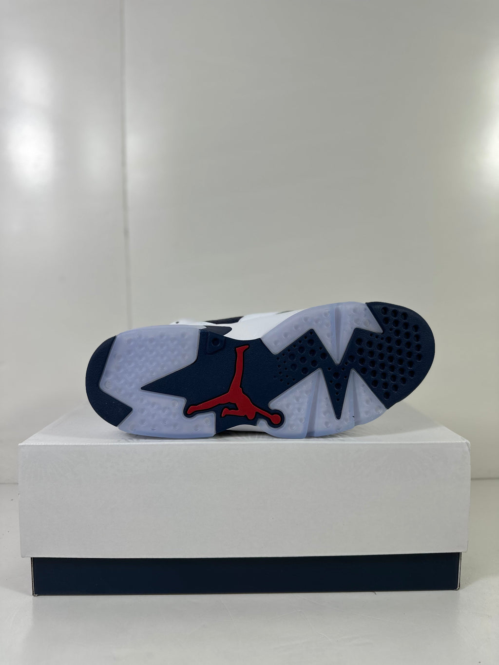 Air Jordan 6 Retro Olympic London Sneakers White Navy CT8529-164 - product image from the listing.