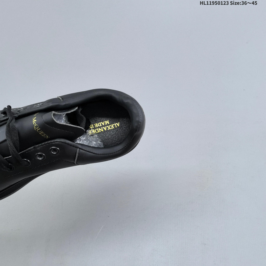 Alexander McQueen Oversized Low-Top Sneakers in Black HL11950123 - product image from the listing.