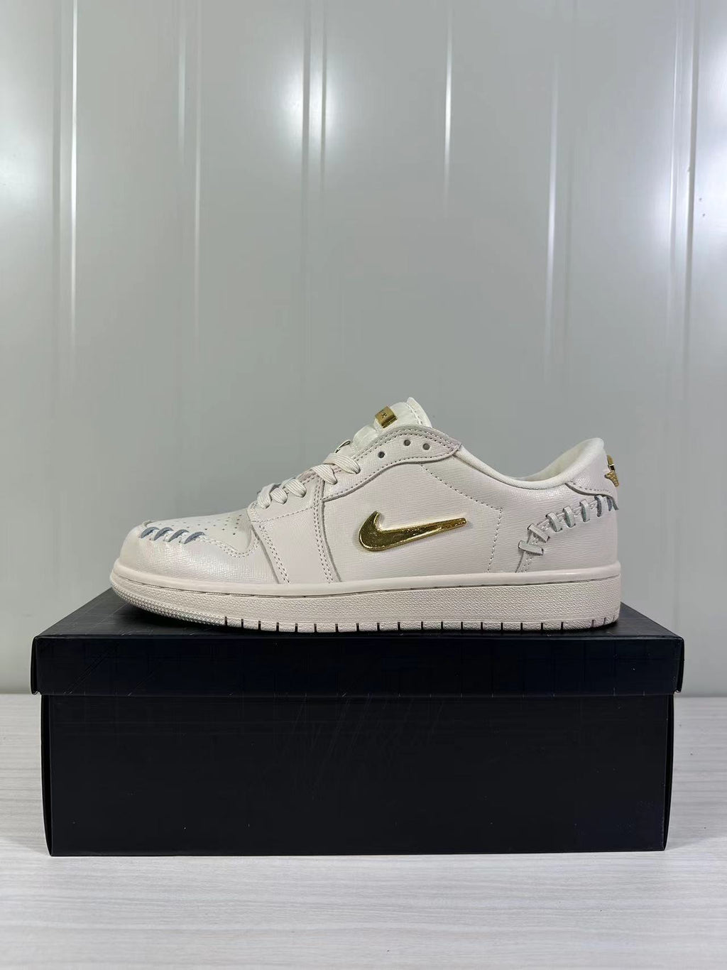 Air Jordan 1 Low White Gold FN5032-200 - product image from the listing.