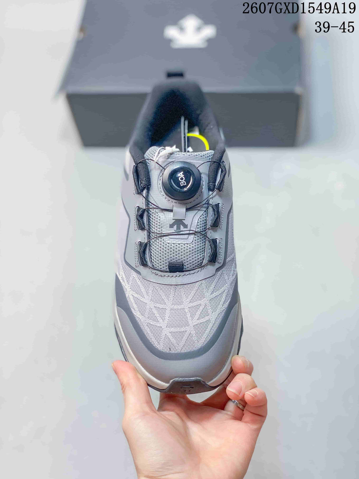 DESCENTE Circuit 2.0 Wire Gray Training Trainers 721490OWE - product image from the listing.