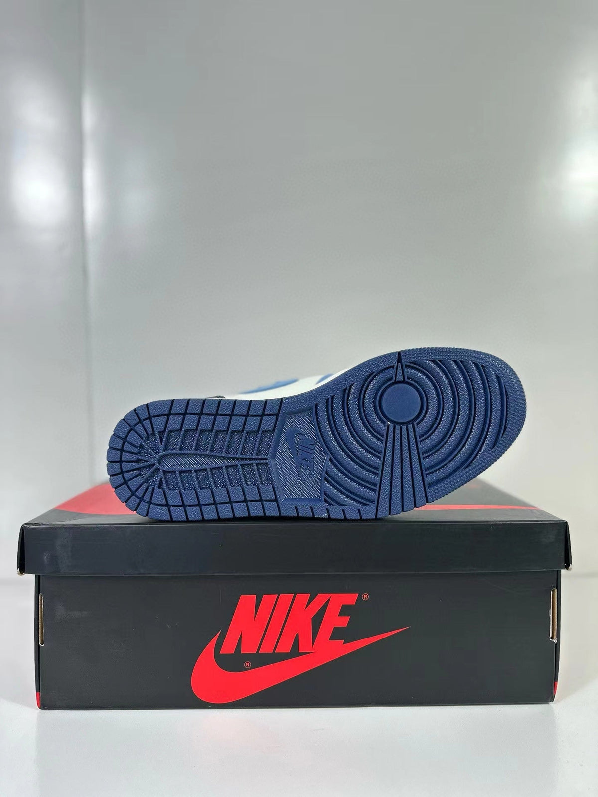 Air Jordan 1 High OG Blue White FD2596-400 - product image from the listing.