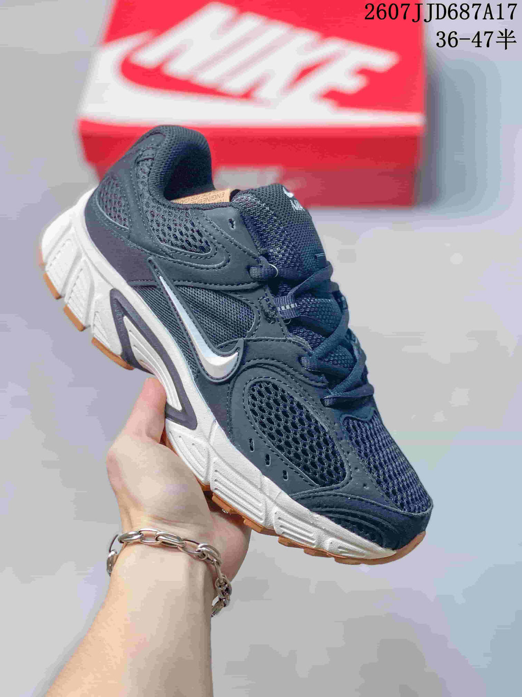 Nike V5 RNR Low-Cut Casual Sneakers 2607JJD687A17 - product image from the listing.