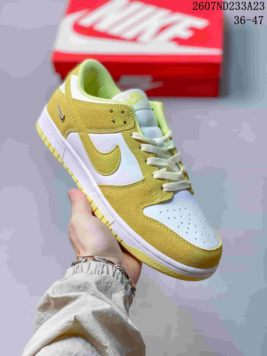 Nike SB Dunk Low Pro Low-Cut Sneakers - product image from the listing.