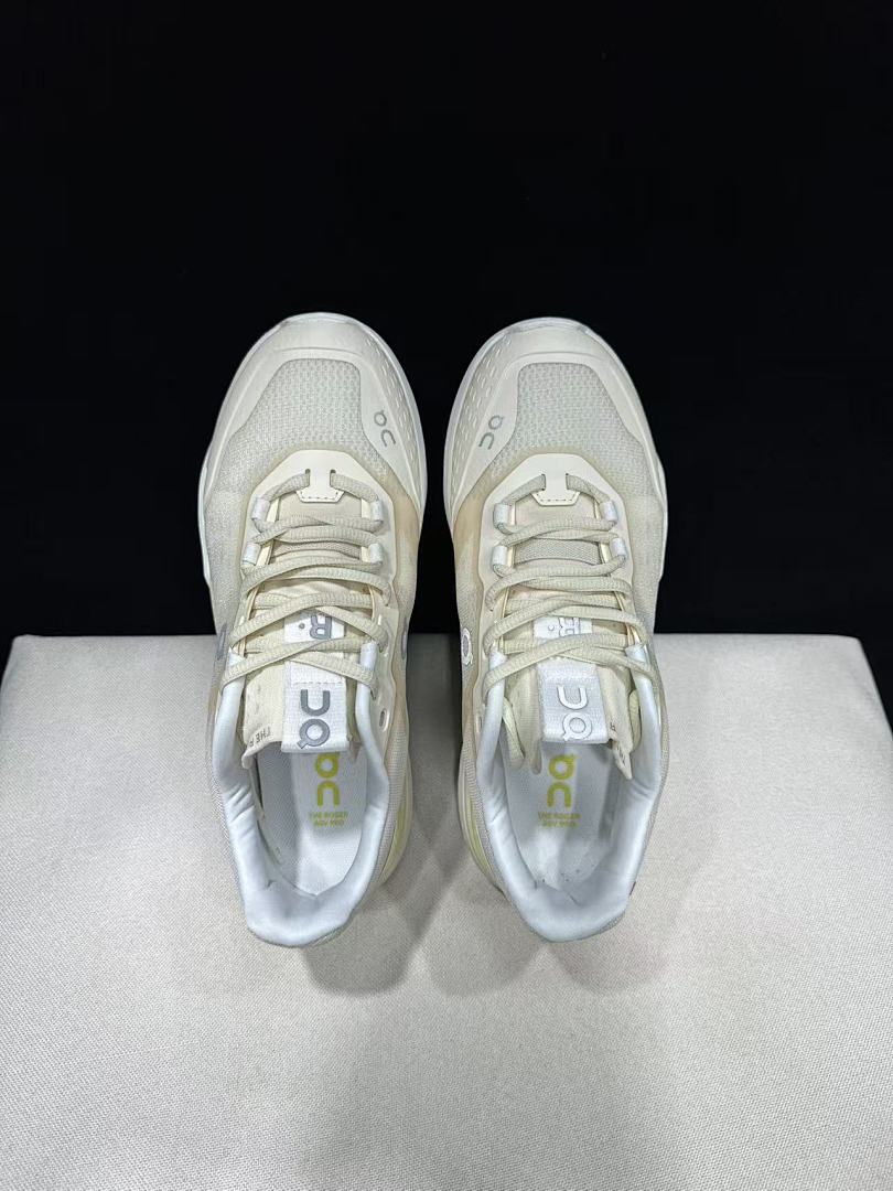 On The Roger Advantage Pro Tennis Sneakers in Cream - product image from the listing.