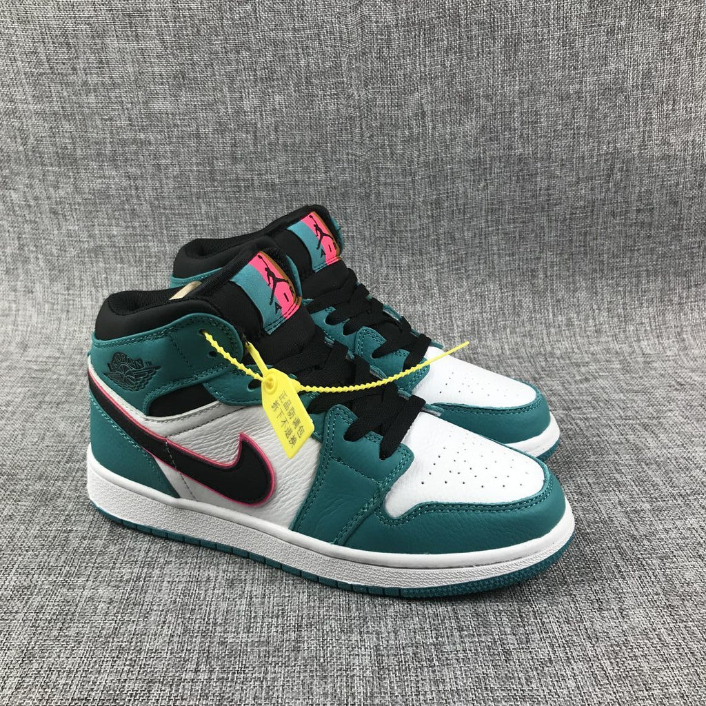 South Coast Sneakers - Jordan 1 Retro High OG - product image from the listing.