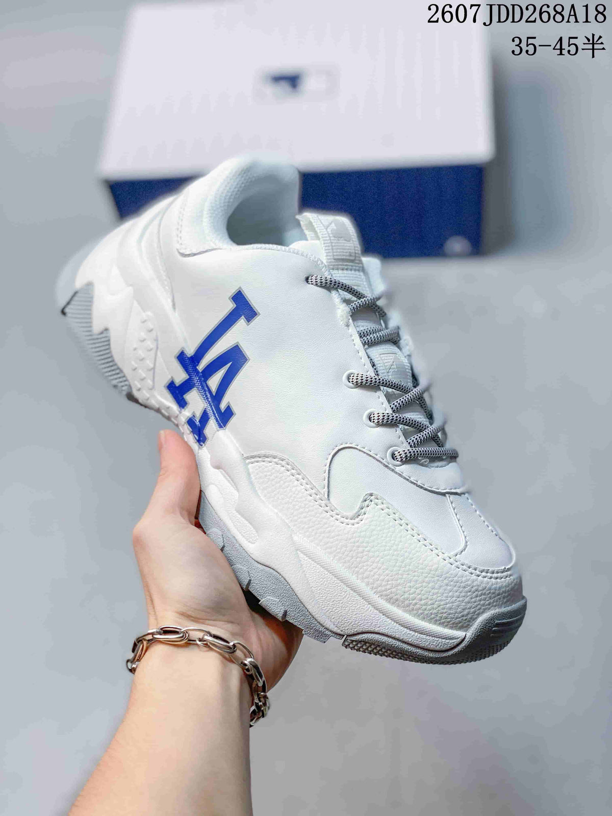 MLB Bigball Chunky White Dodgers Low-Cut Sneakers 2607JDD268A18 - product image from the listing.