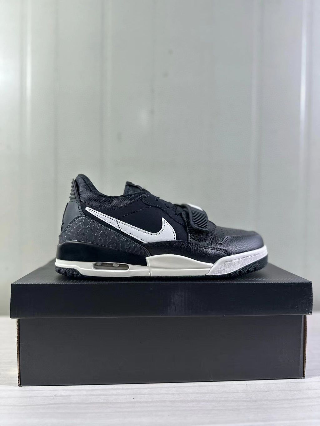 Air Jordan Legacy 312 Low Black White CD7069-001 - product image from the listing.