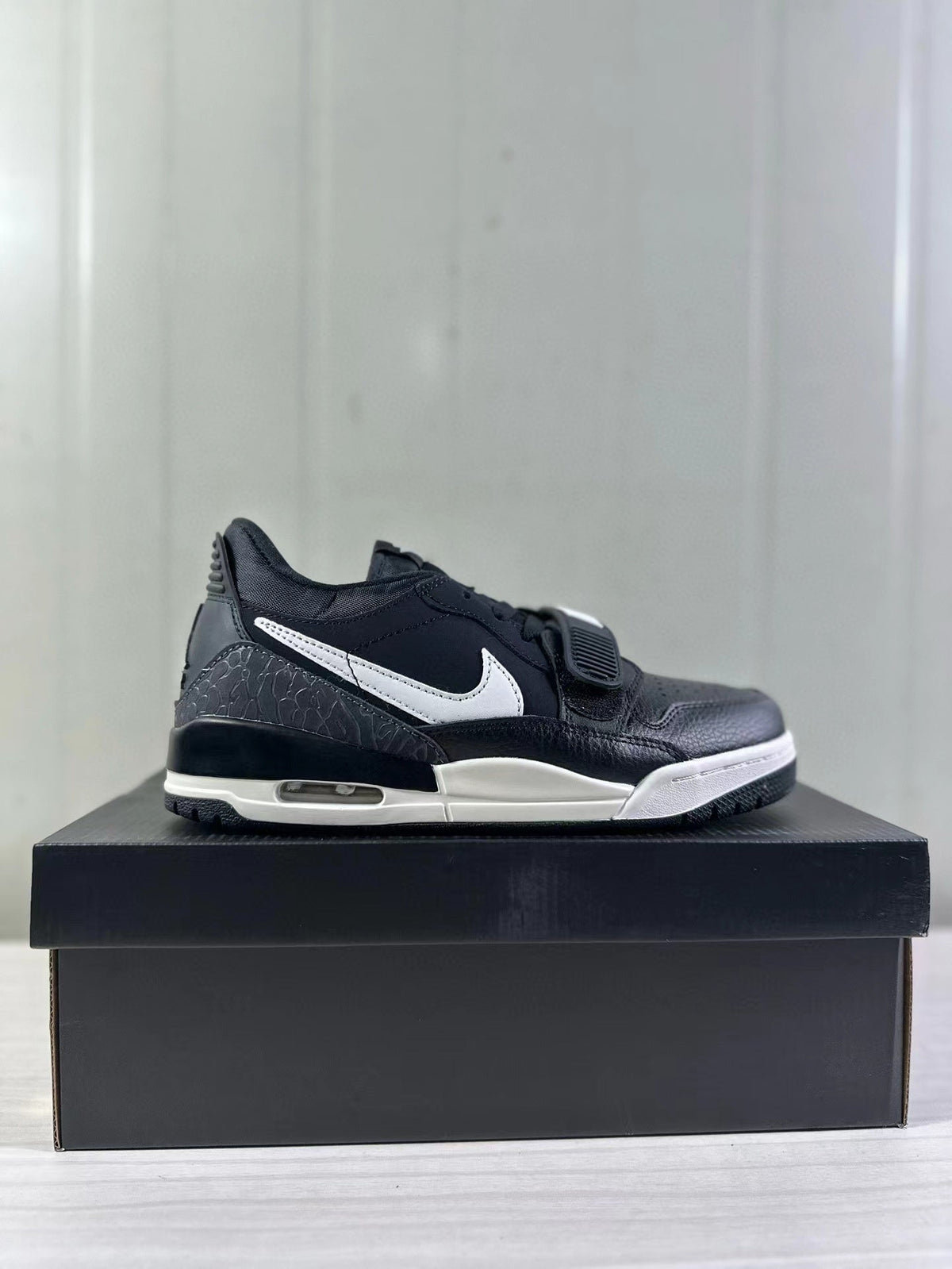 Air Jordan Legacy 312 Low Black White CD7069-001 - product image from the listing.