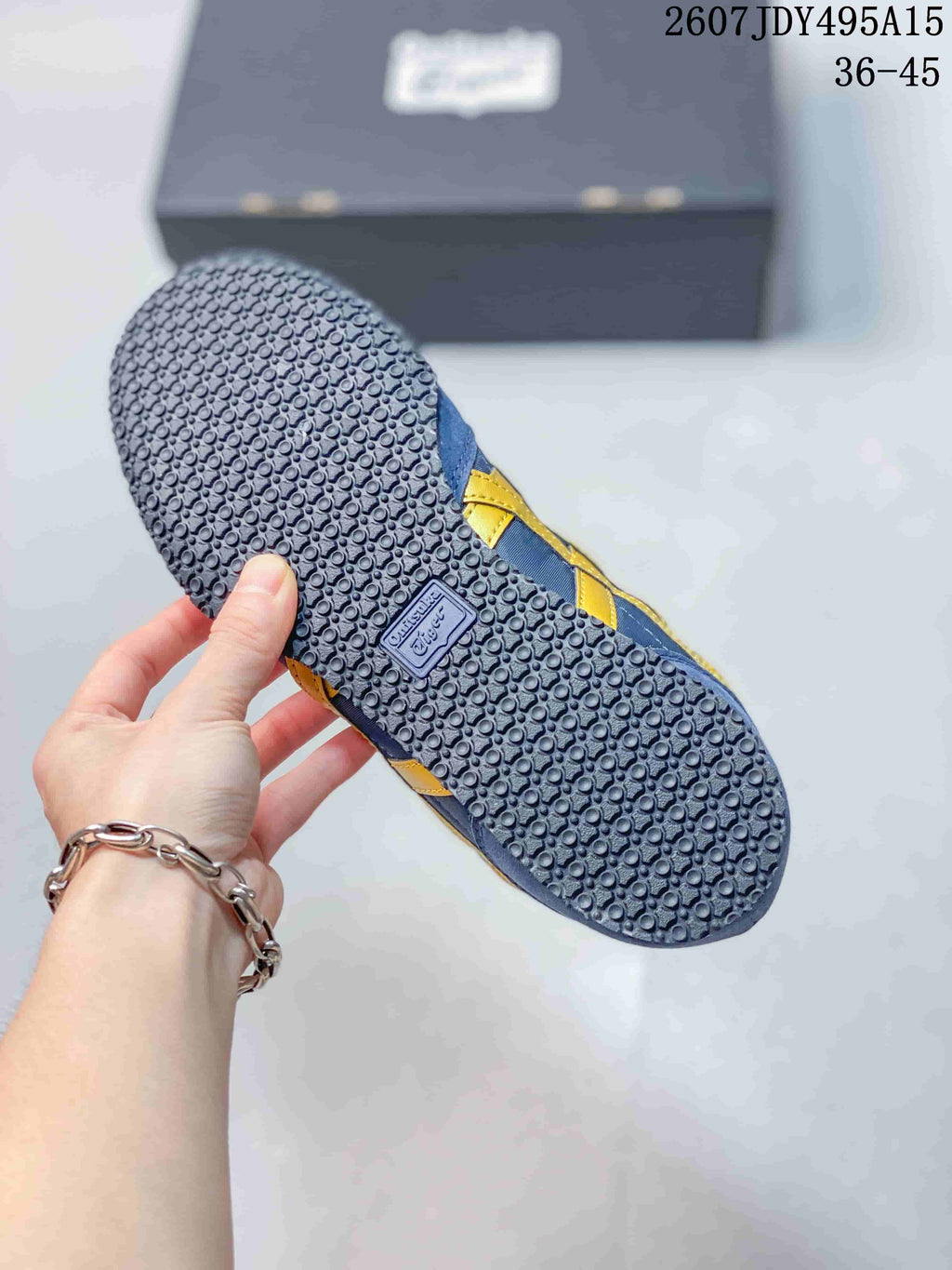 Onitsuka Tiger Serrano Trainers Blue and Yellow 2607 JDY495A15 - product image from the listing.