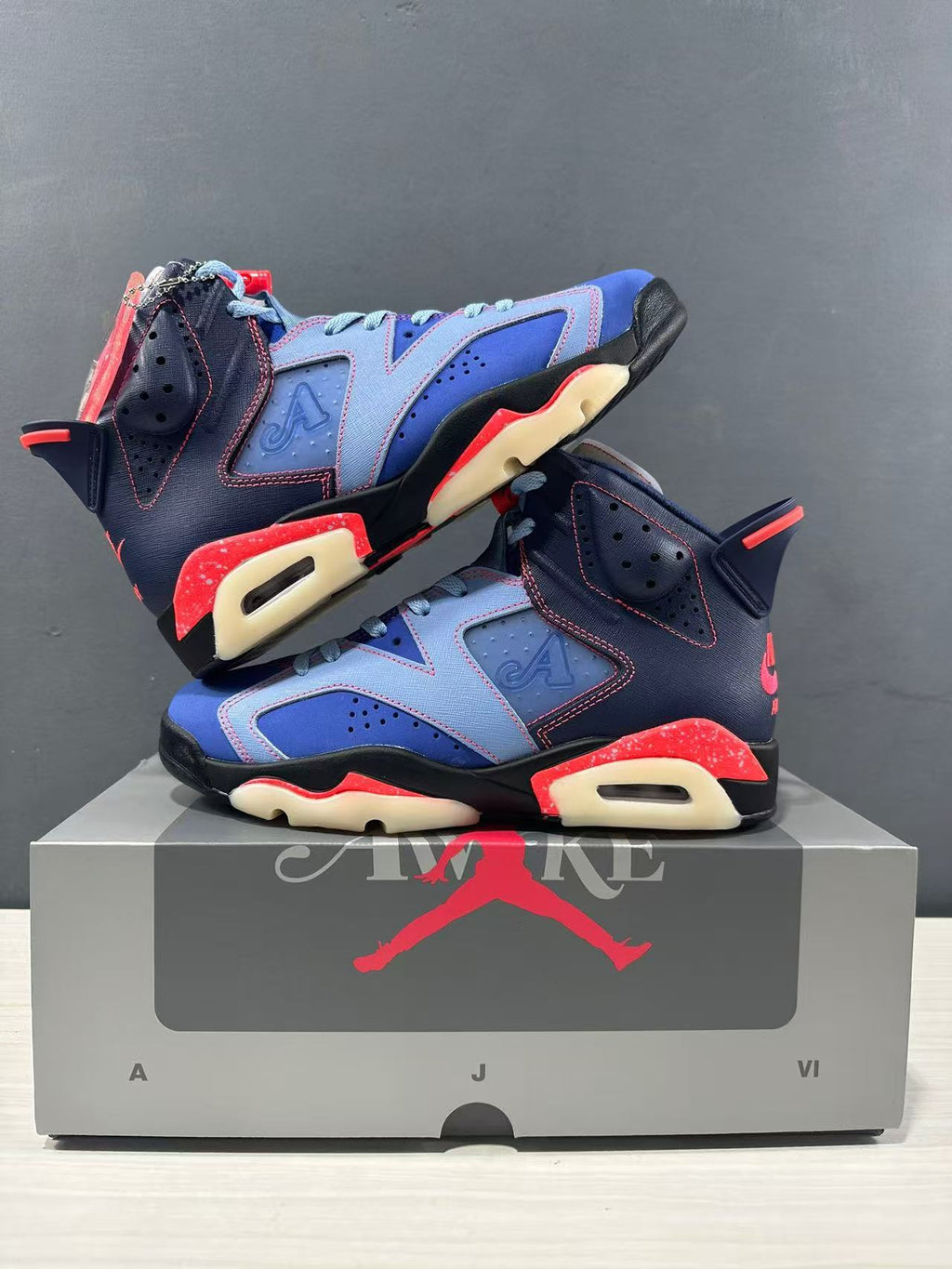 Jordan 6 Retro High-Top Sneakers in Blue IQ5706-400 - product image from the listing.