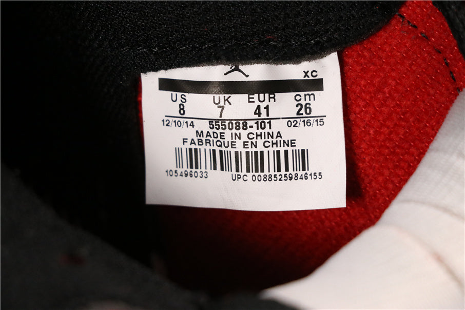 Air Jordan 1 High Chicago Sneakers Red White Black - product image from the listing.