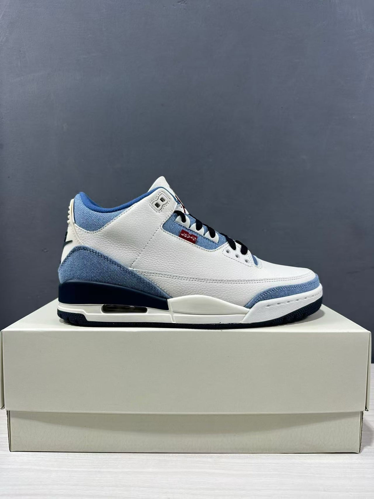 Air Jordan 3 Retro SP Sneakers White Blue IR0912-400 - product image from the listing.