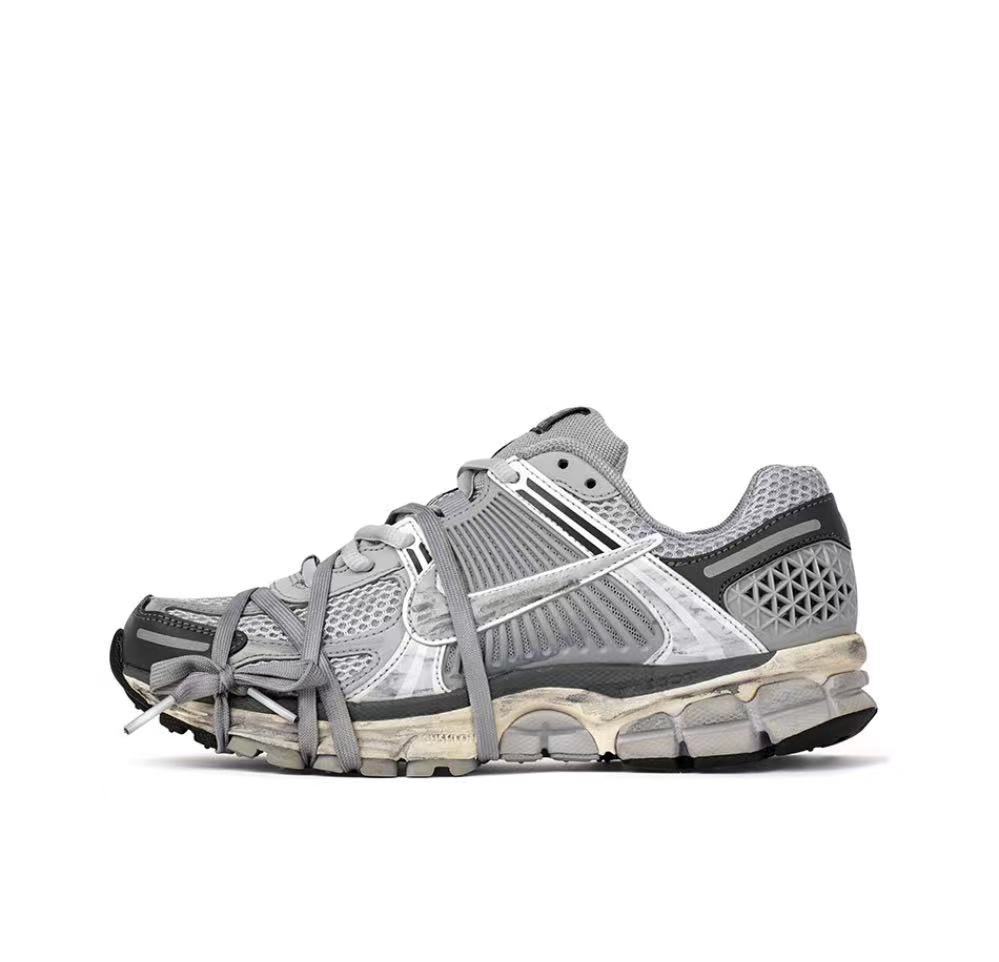 Nike Zoom Vomero 5 Sneakers FD9919-001 in Grey - product image from the listing.