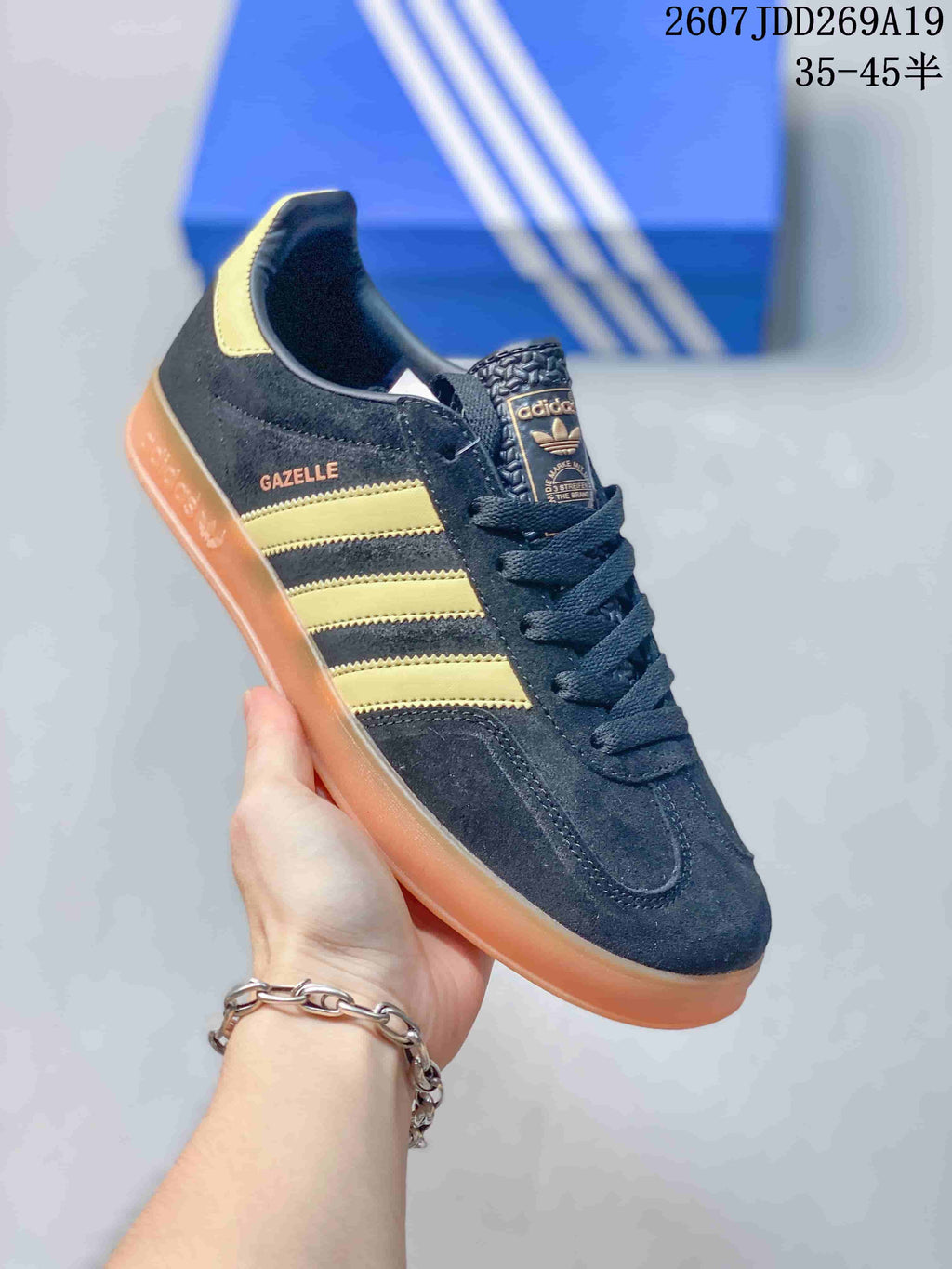 Adidas Originals Gazelle Low-Cut Sneakers JI1371 - product image from the listing.