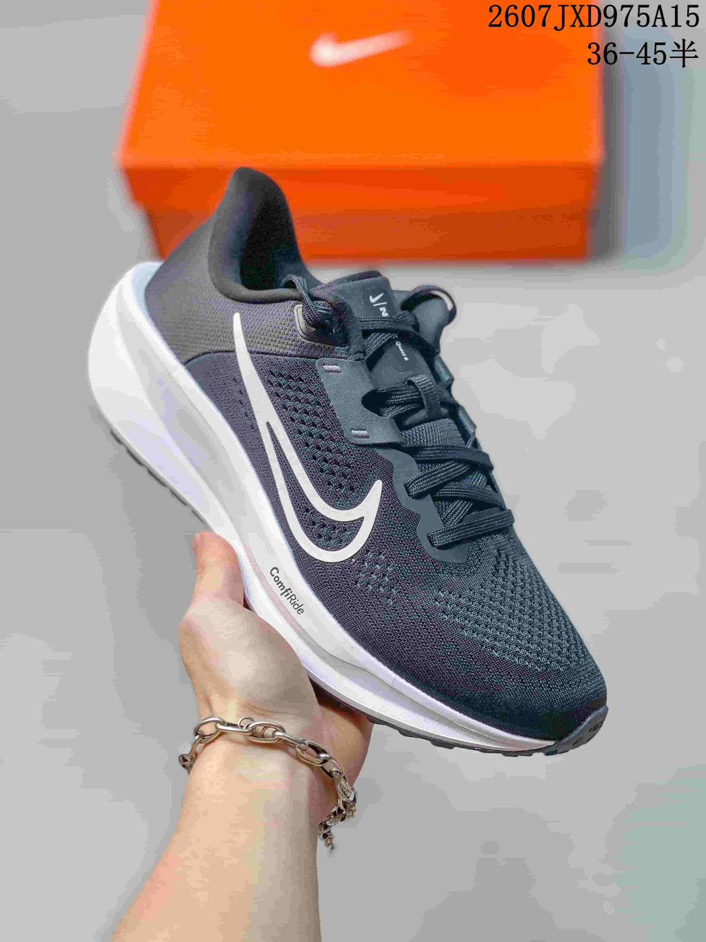 Nike Quest 6 Low-Top Sneakers for Running - product image from the listing.