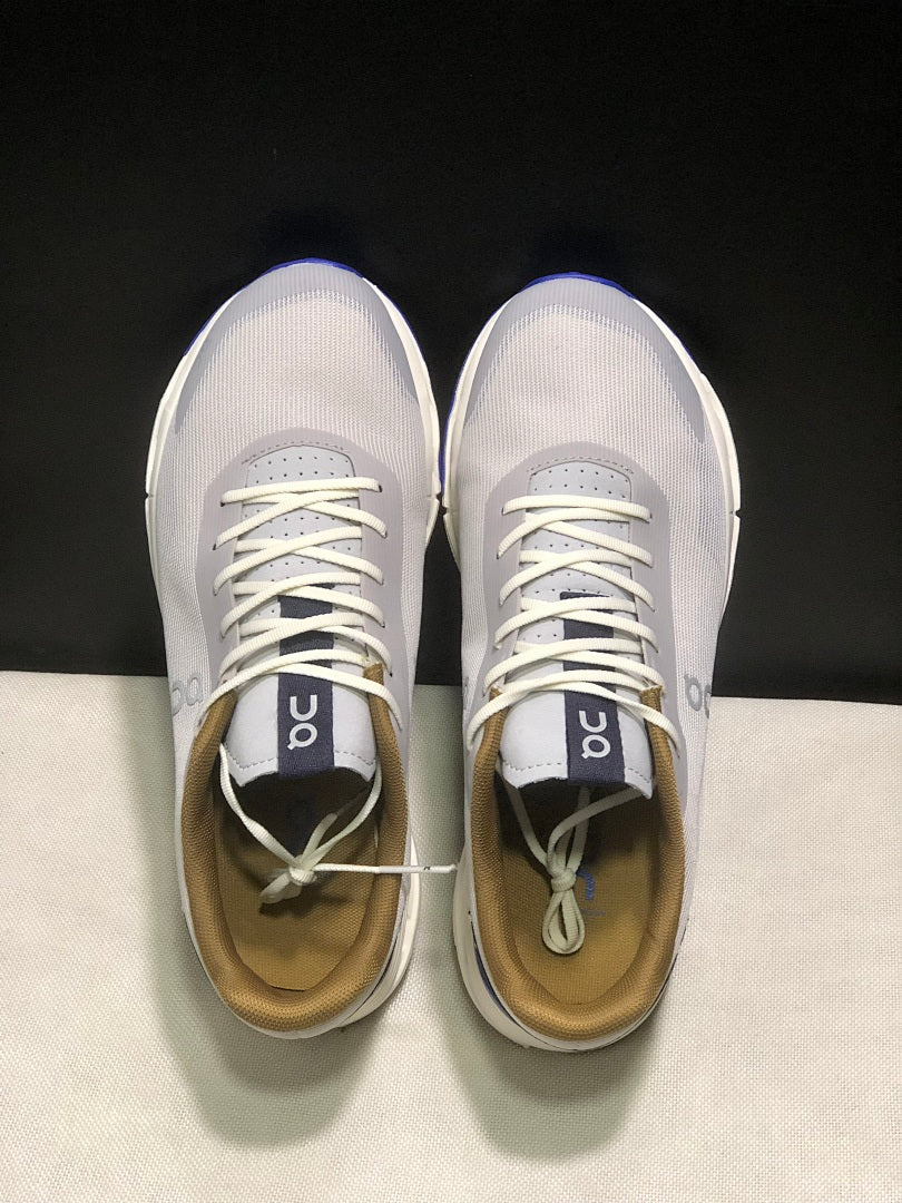On Cloudnova Form 2 Trainers Silver Heather - product image from the listing.