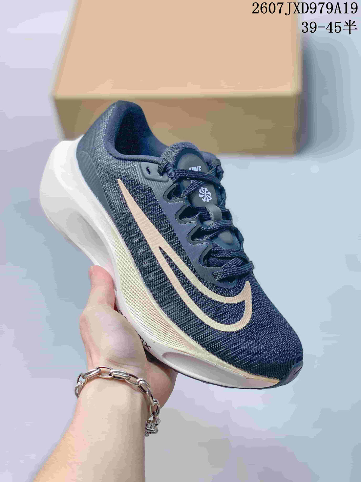Nike Zoom Fly 5 PRM Low-Top Sneakers for Running - product image from the listing.