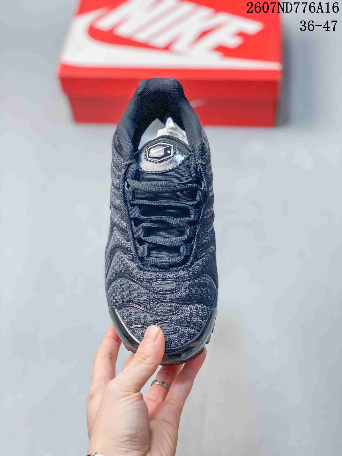 Nike Air Max Plus Sneakers in Black 2607ND776A16 - product image from the listing.