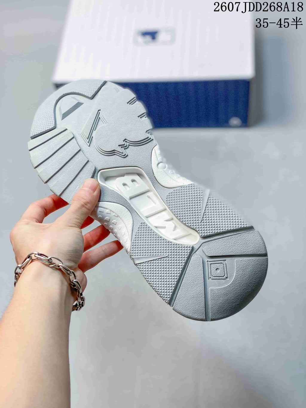 MLB Bigball Chunky White Dodgers Low-Cut Sneakers 2607JDD268A18 - product image from the listing.