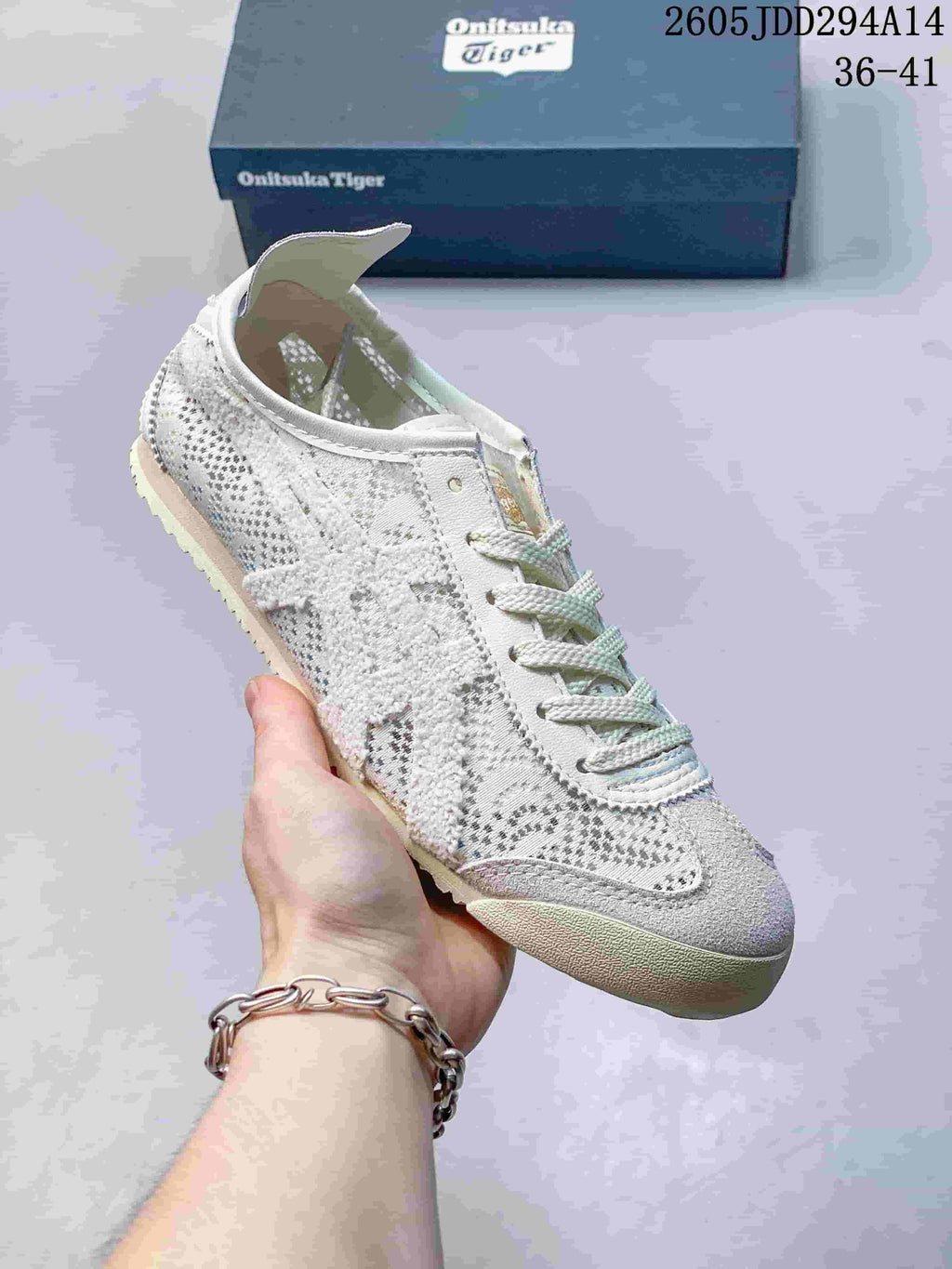 Onitsuka Tiger Mexico 66 Textile Low-Cut Sneakers - product image from the listing.