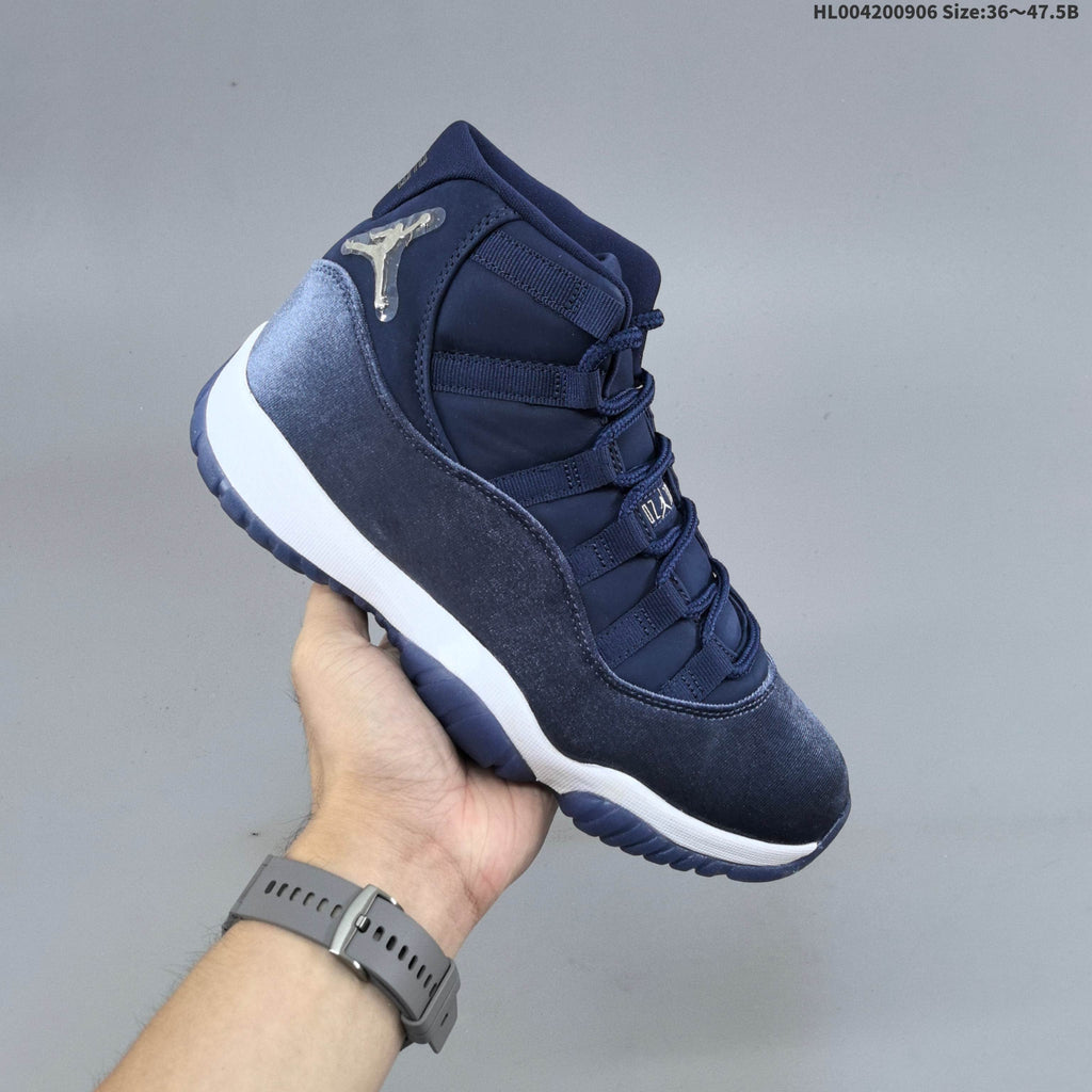 Air Jordan 11 Retro Midnight Navy High-Top Sneakers - product image from the listing.