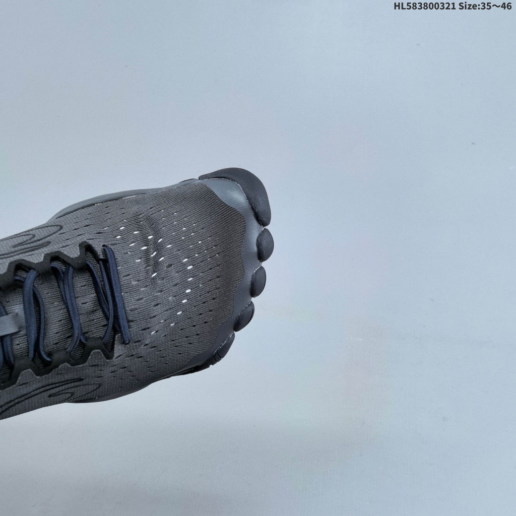 Balenciaga Anatomic Runner Gray Five-Toe Trainers HL583800321 - product image from the listing.