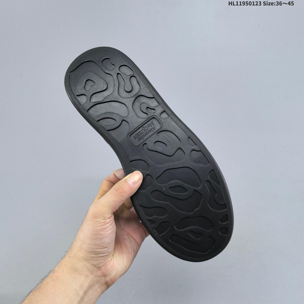 Alexander McQueen Oversized Low-Top Sneakers in Black HL11950123 - product image from the listing.