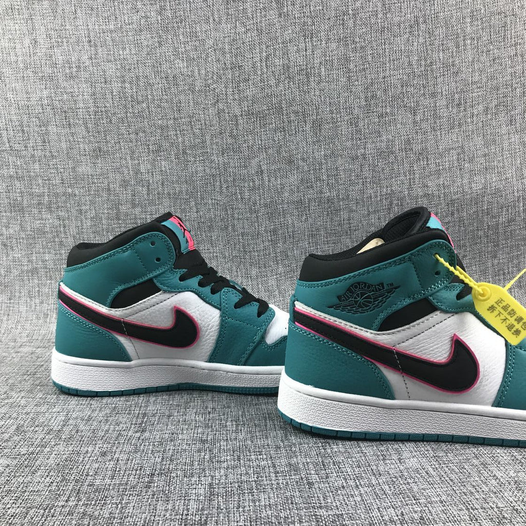 South Coast Sneakers - Jordan 1 Retro High OG - product image from the listing.