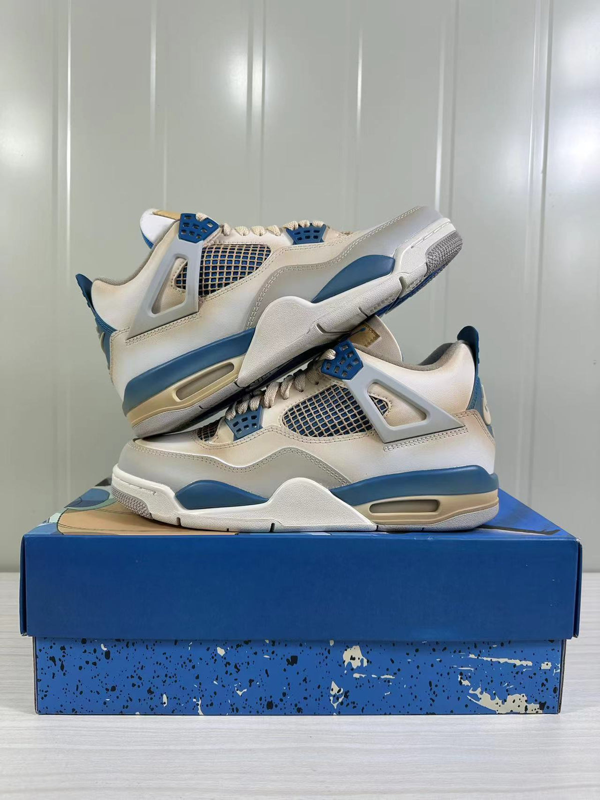 Air Jordan 4 Retro White Blue 308497-105 - product image from the listing.