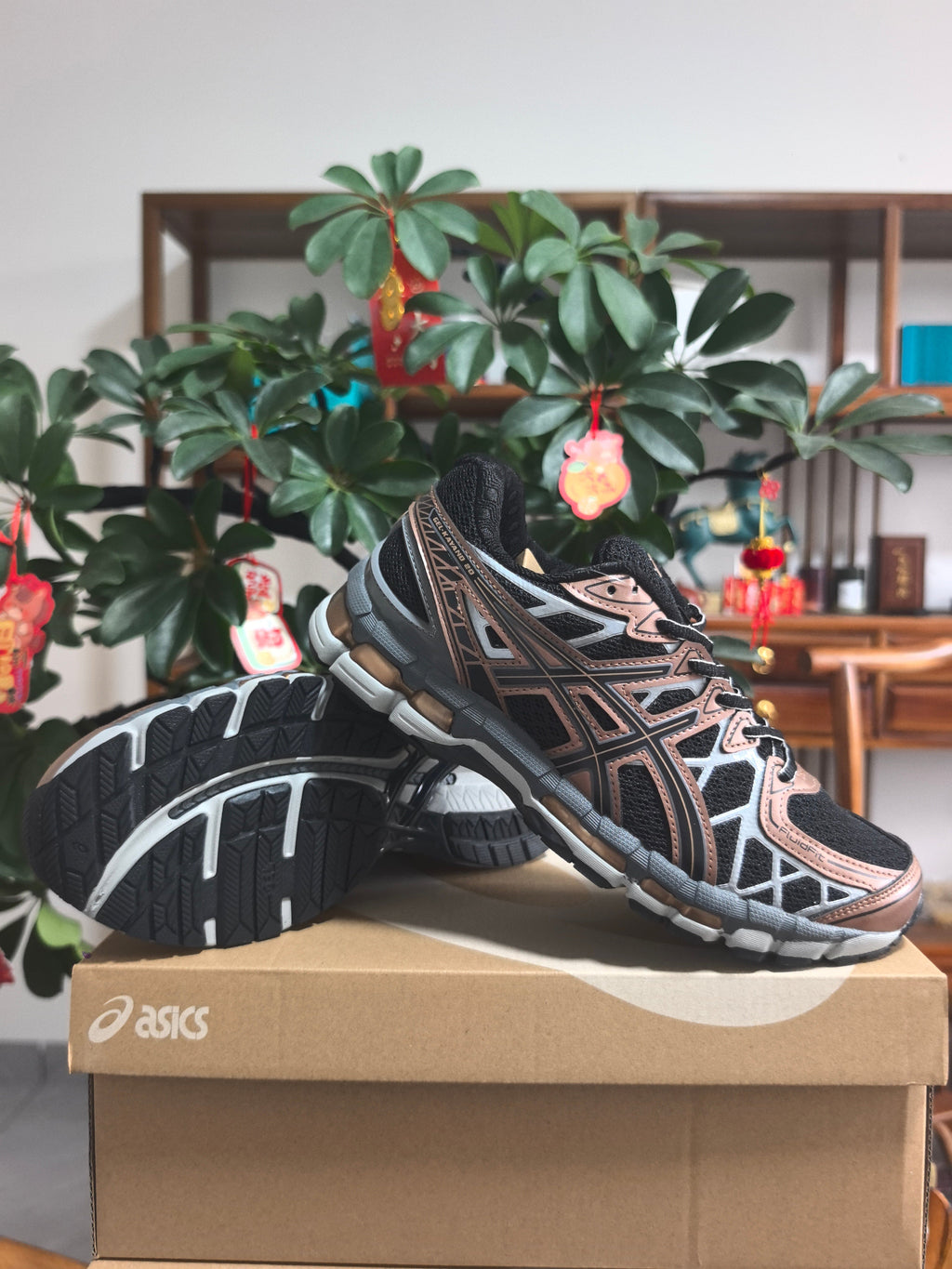 ASICS GEL-KAYANO 20 Sneakers in Black and Pale Pink - product image from the listing.