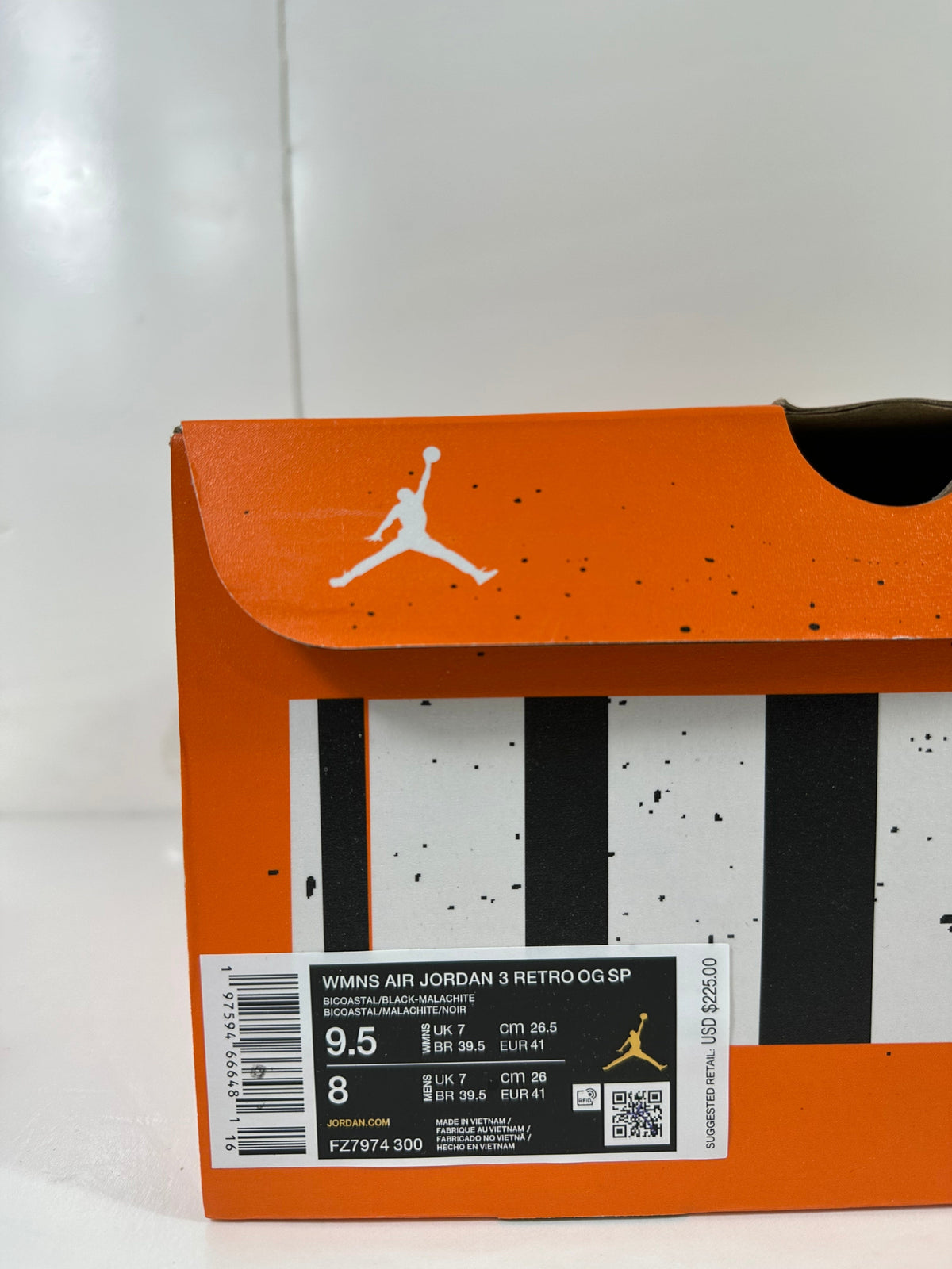 Air Jordan 3 Retro Bicoastal Green Sneakers FZ7974-300 - product image from the listing.