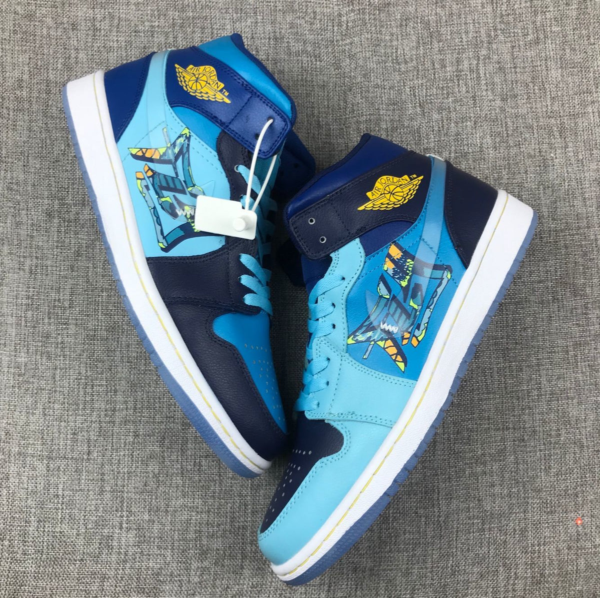Sneakers Blue Cyan - Air Jordan 1 Mid BV7446-400 - product image from the listing.