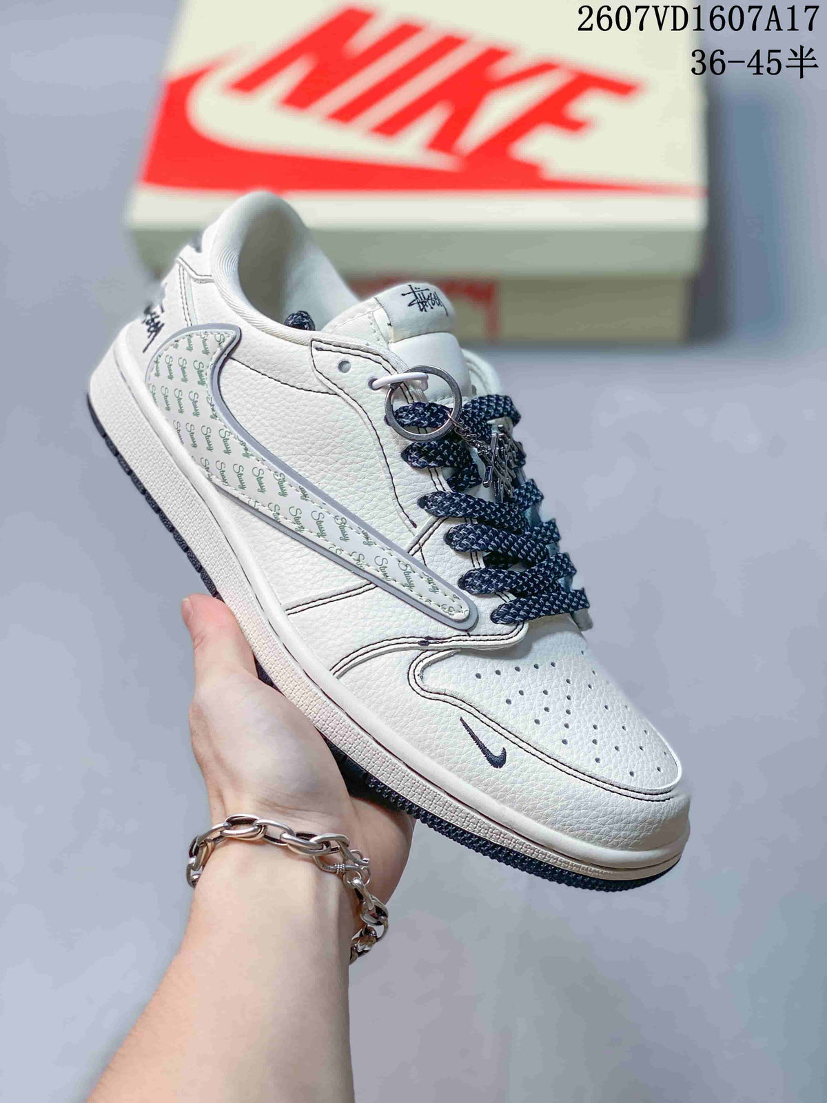 Graphic Sneakers White Dark Details - Jordan 1 Low 2607VD1607A17 - product image from the listing.