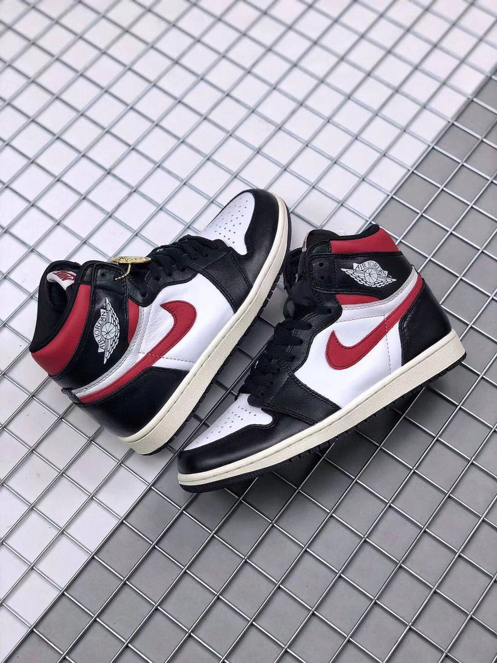 Air Jordan 1 Retro High OG Gym Sneakers in Red - product image from the listing.