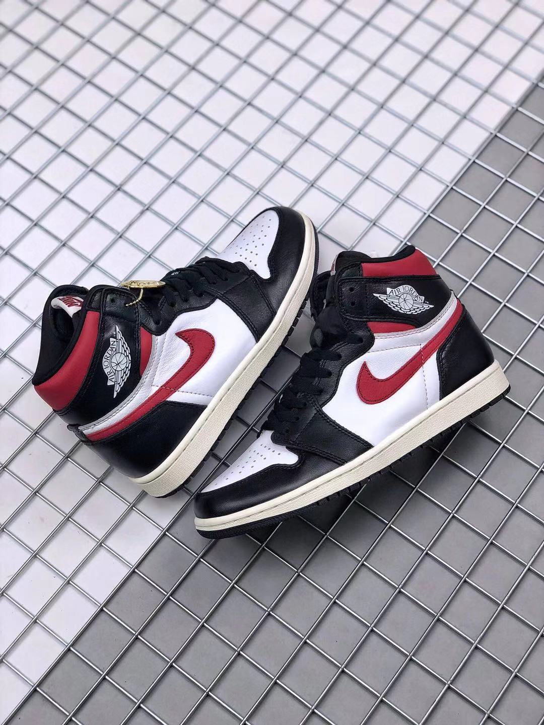 Air Jordan 1 Retro High OG Gym Sneakers in Red - product image from the listing.