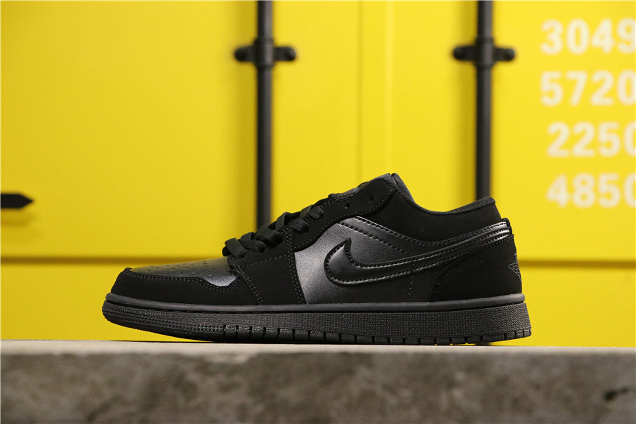 Air Jordan 1 Low Black 553558-025 - product image from the listing.