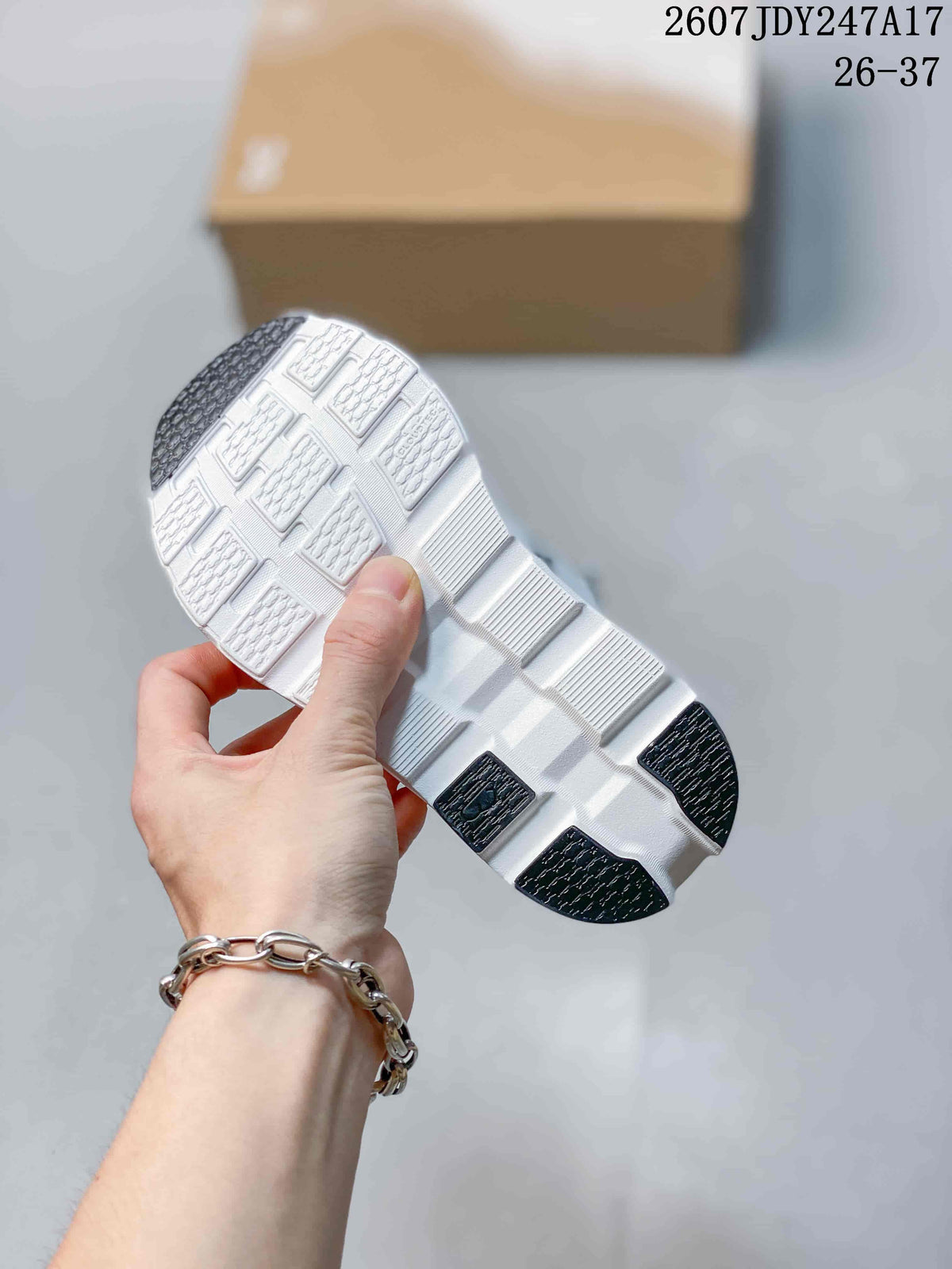 Women's On Cloudstratus 3 Running Sneakers White 07JDY247A17 - product image from the listing.