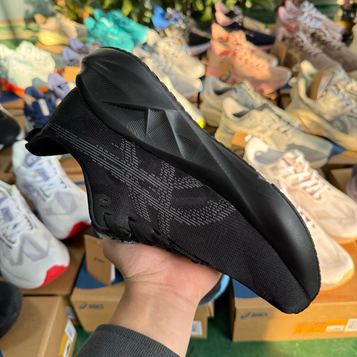 ASICS NOVABLAST 5 LE Running Shoes in Black - product image from the listing.