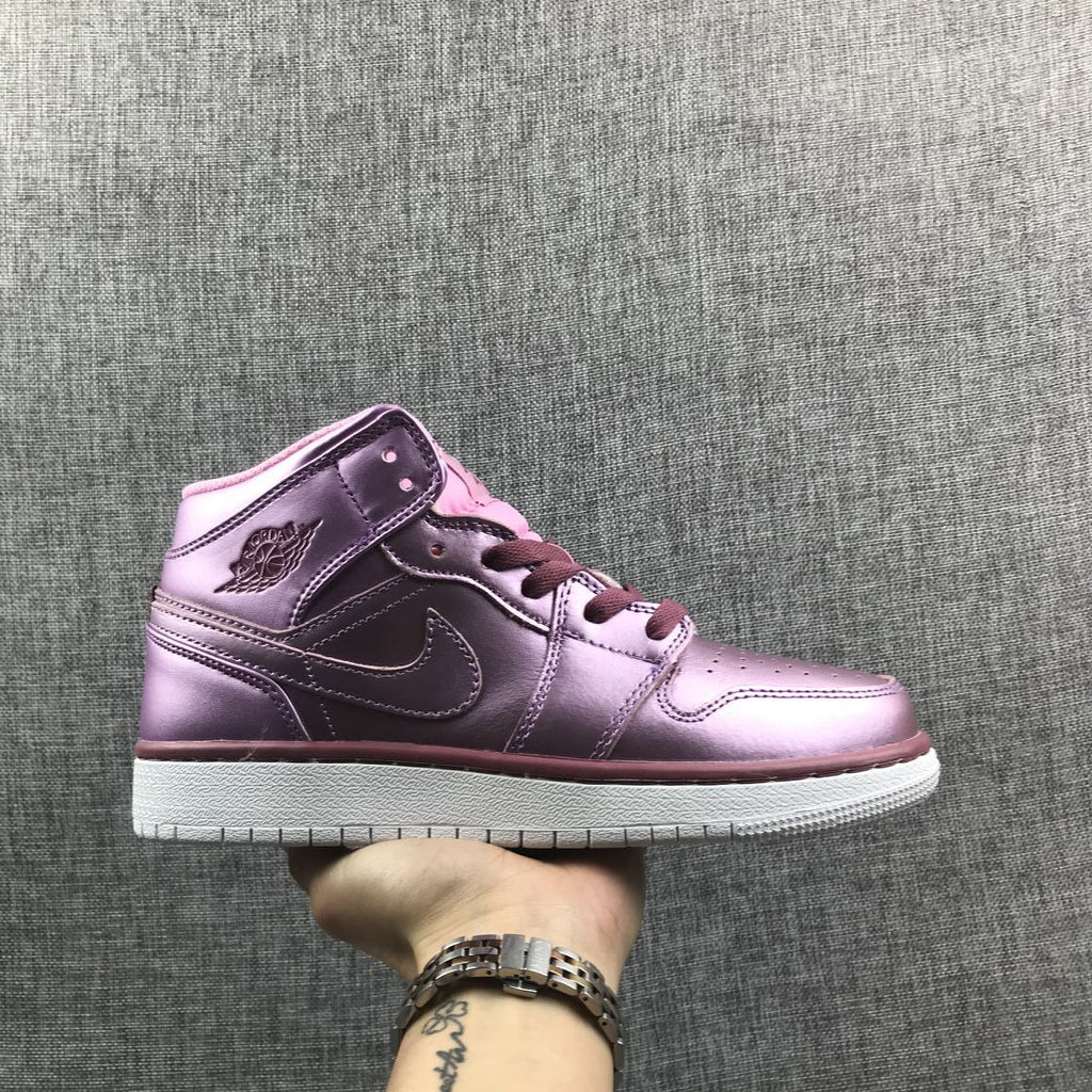 Sneakers Pink Rose - Jordan 1 Mid AV5174-640 - product image from the listing.