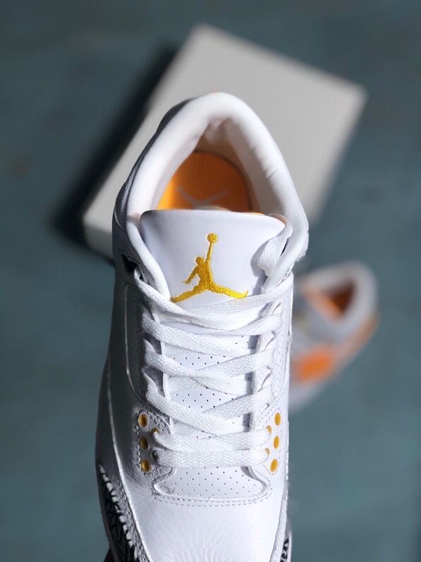 Sneakers White Orange Adult Style - Jordan 3 - product image from the listing.