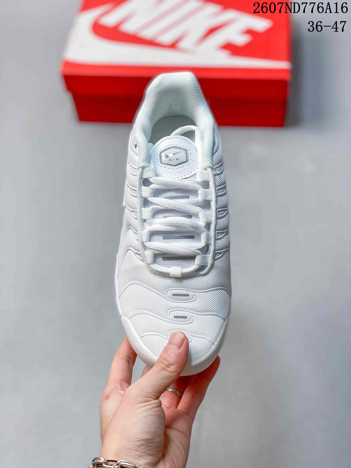 Nike Air Max Plus Sneakers in White 2607ND776A16 - product image from the listing.
