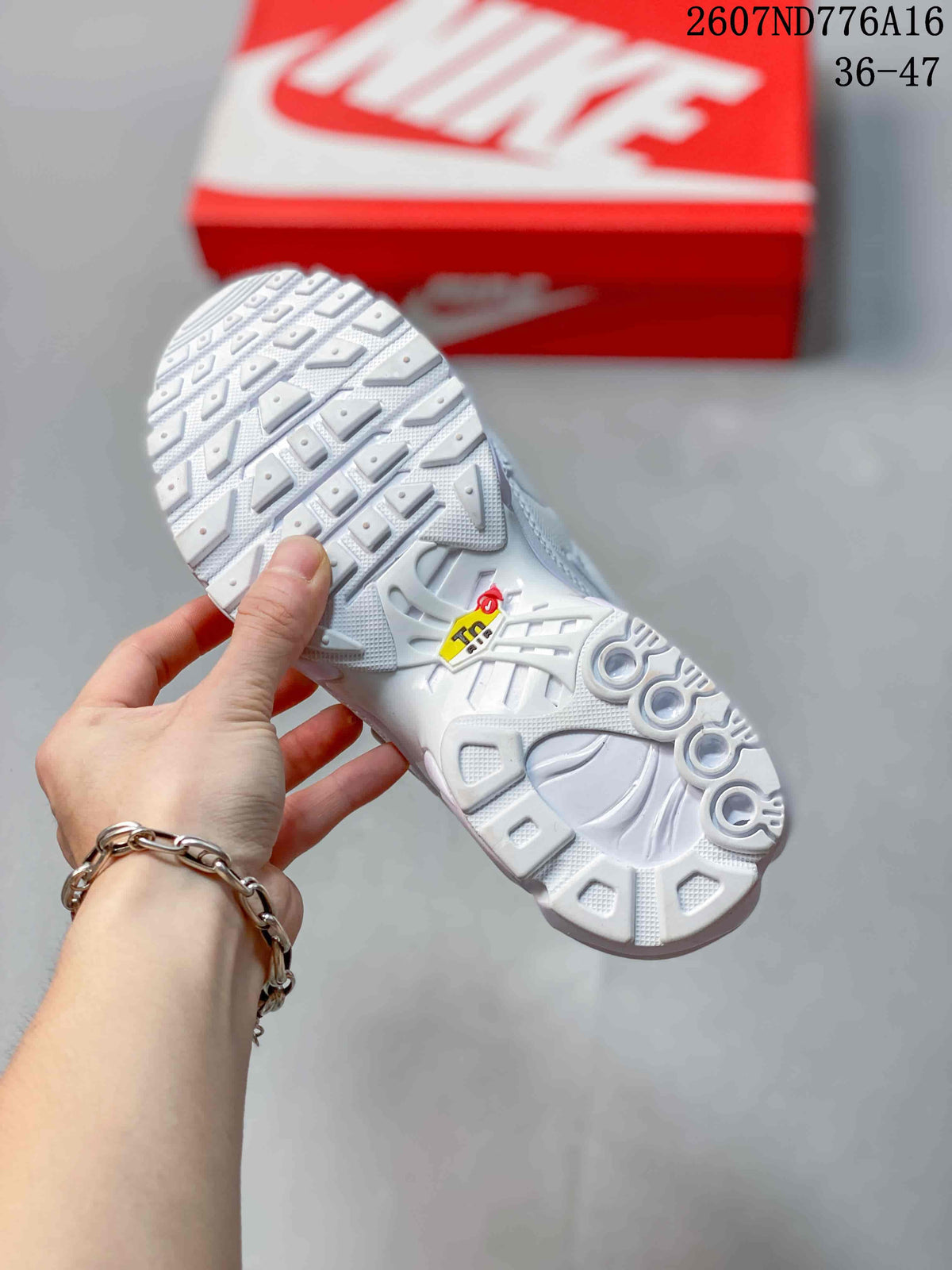 Nike Air Max Plus Sneakers in White 2607ND776A16 - product image from the listing.