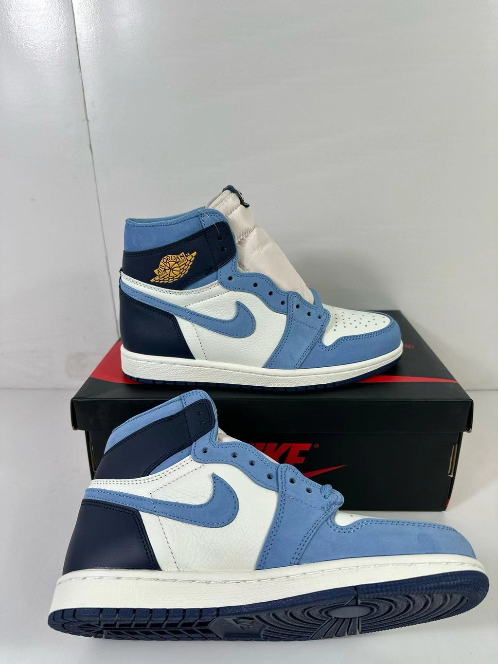 Air Jordan 1 High OG Blue White FD2596-400 - product image from the listing.