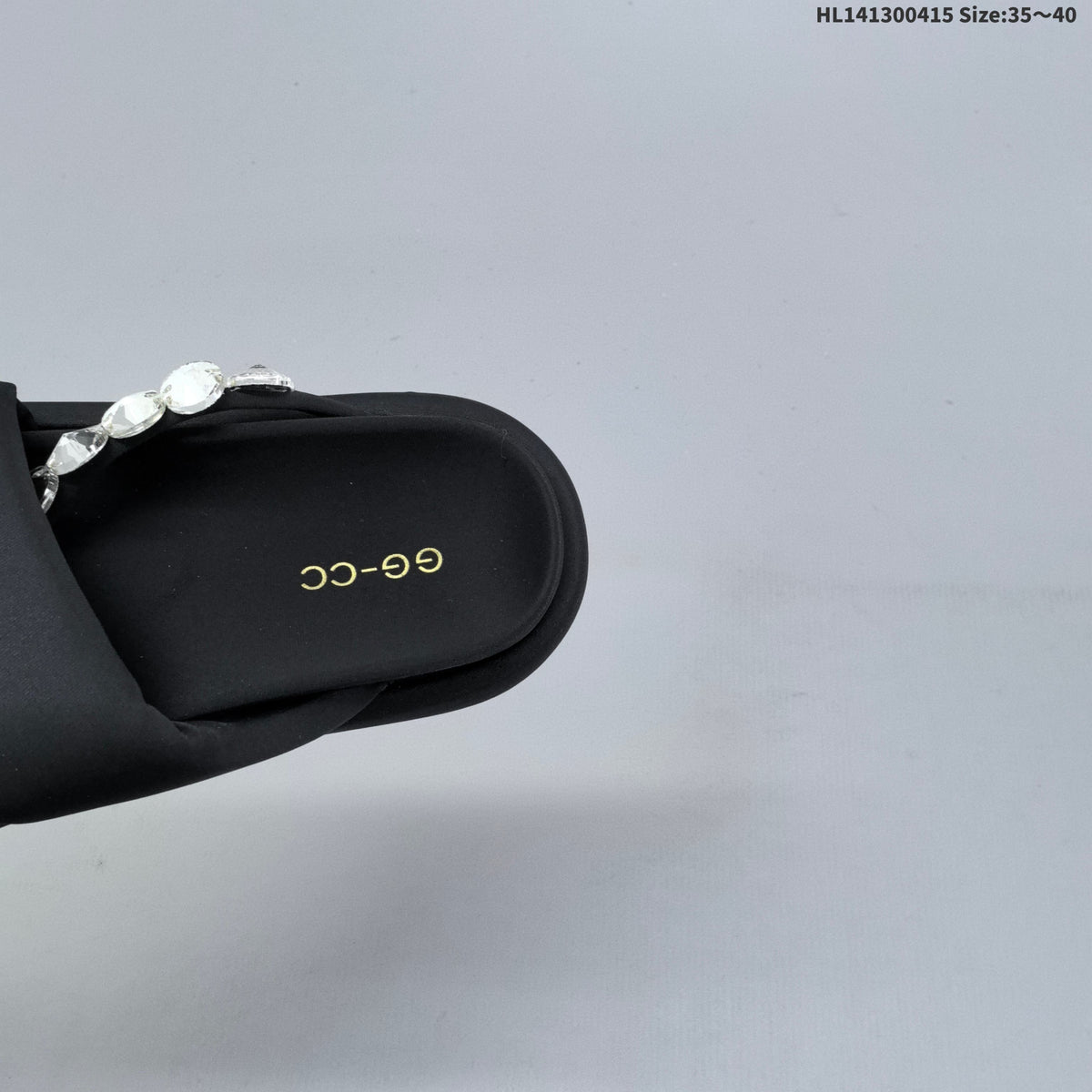 GG-CC Black Embellished Platform Thong Sandals - product image from the listing.