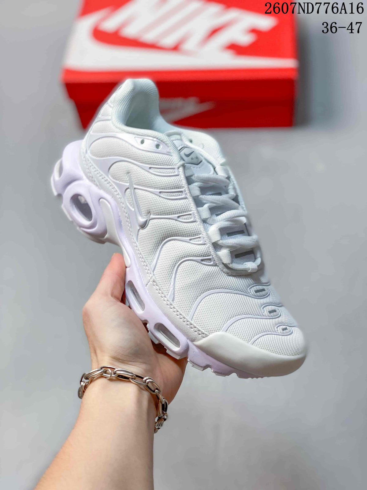 Nike Air Max Plus Sneakers in White 2607ND776A16 - product image from the listing.