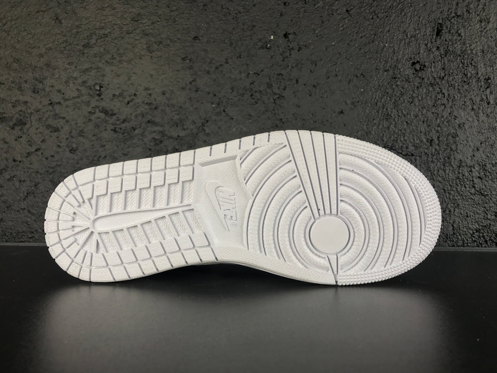Jordan 1 Retro High OG High-Top Sneakers in White - product image from the listing.