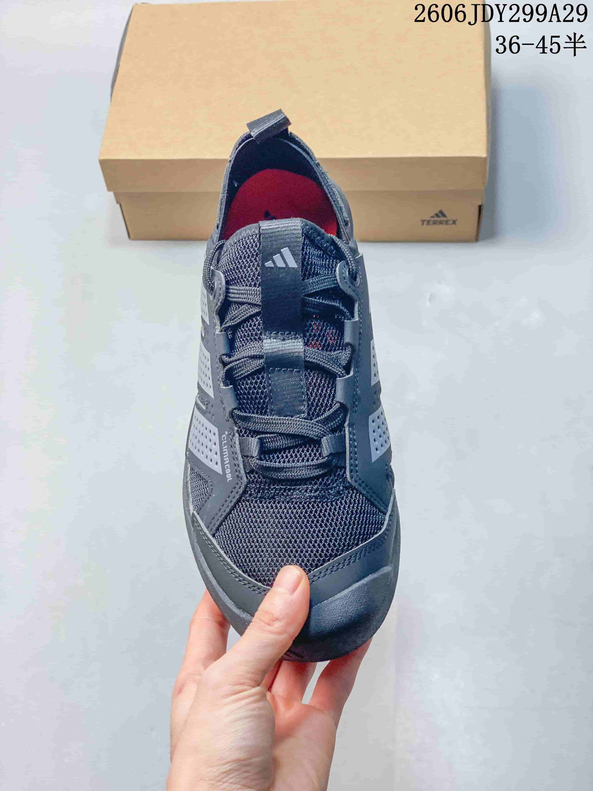 Adidas Terrex Daroga 25 Sneakers in Dark Gray 2606JDY299A29 - product image from the listing.