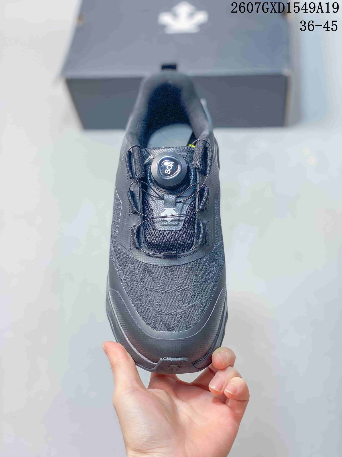 DESCENTE Circuit 2.0 Wire Black Training Trainers - product image from the listing.