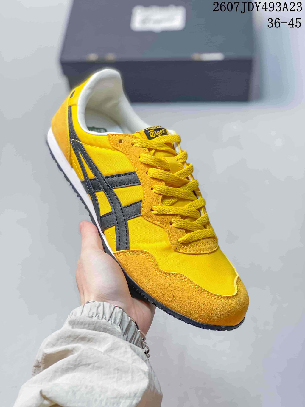 Onitsuka Tiger Serrano Unisex Trainers Style 2607JDY493A23 - product image from the listing.