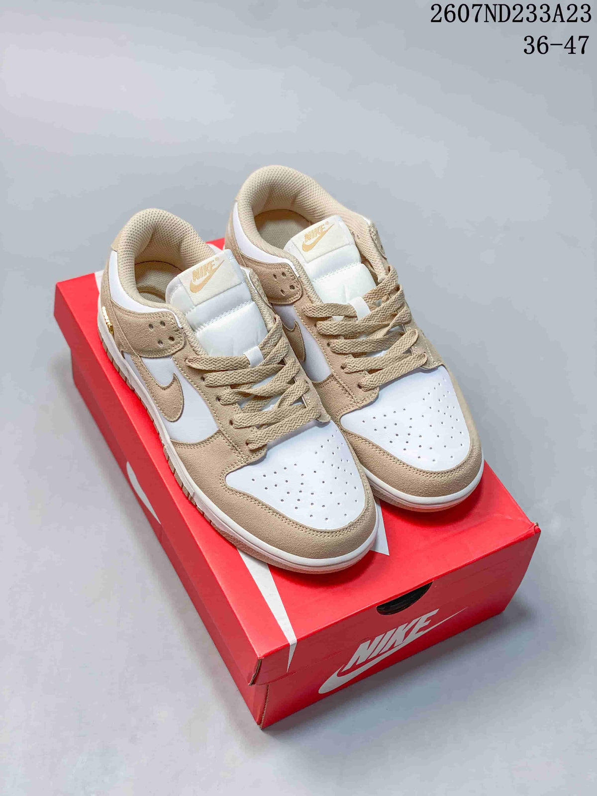 Nike SB Dunk Low Pro Low-Cut Sneakers - product image from the listing.